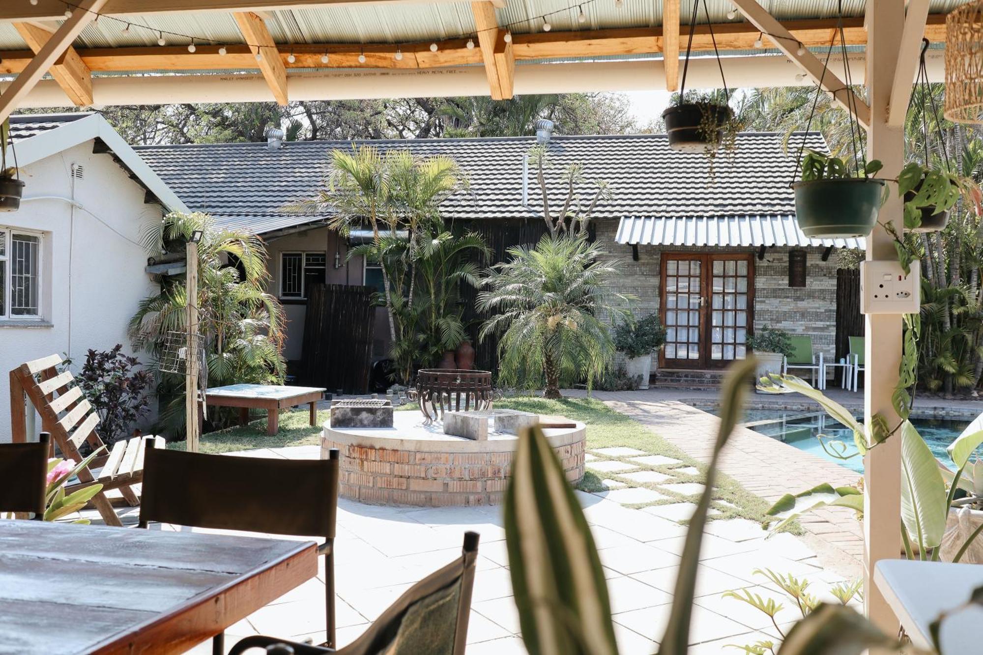 Hotel A Traveller'S Palm Phalaborwa Esterno foto