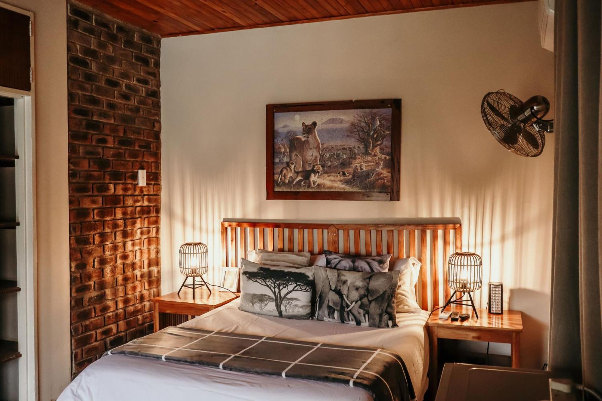 Hotel A Traveller'S Palm Phalaborwa Esterno foto