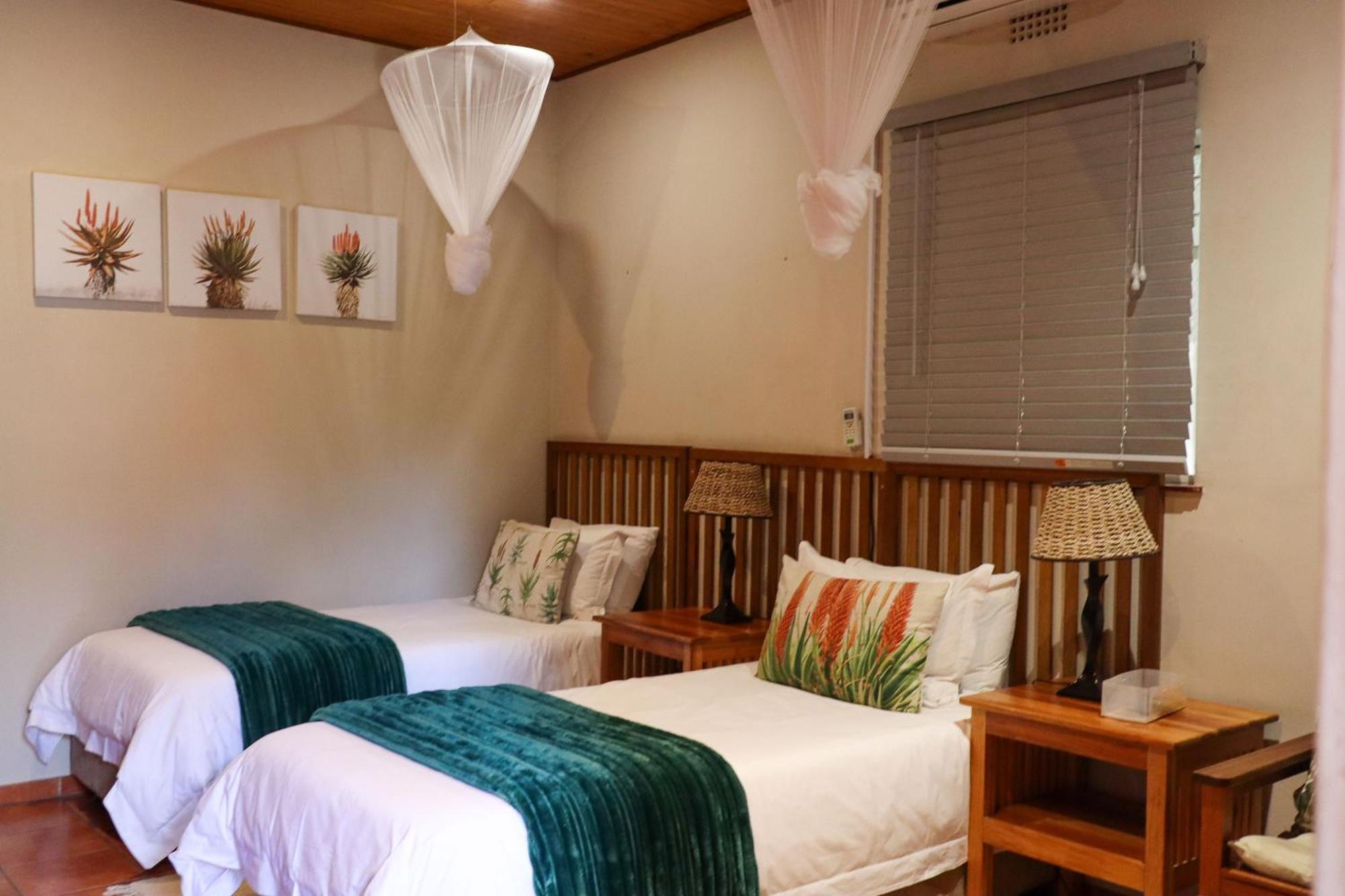 Hotel A Traveller'S Palm Phalaborwa Esterno foto