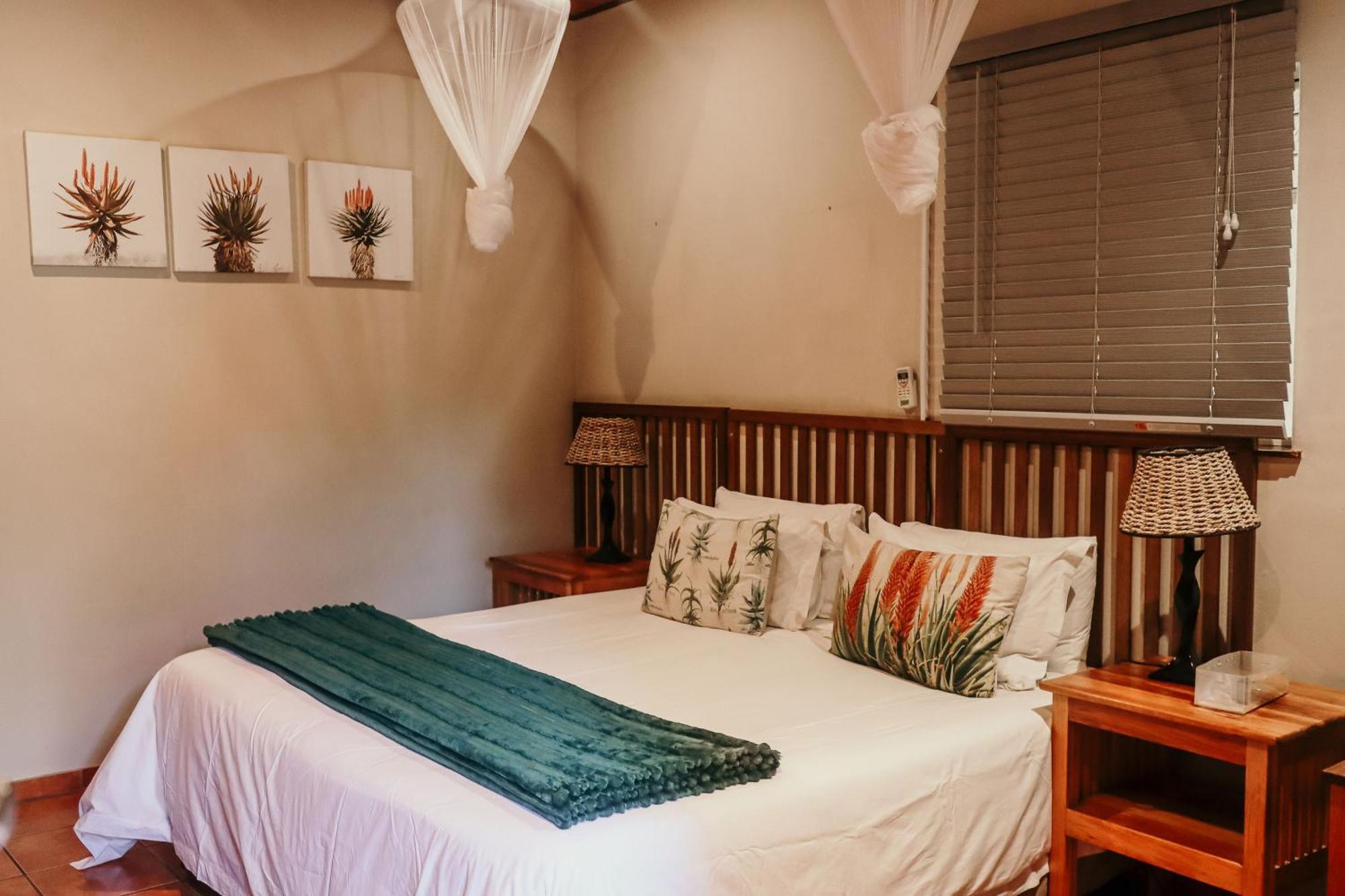Hotel A Traveller'S Palm Phalaborwa Esterno foto