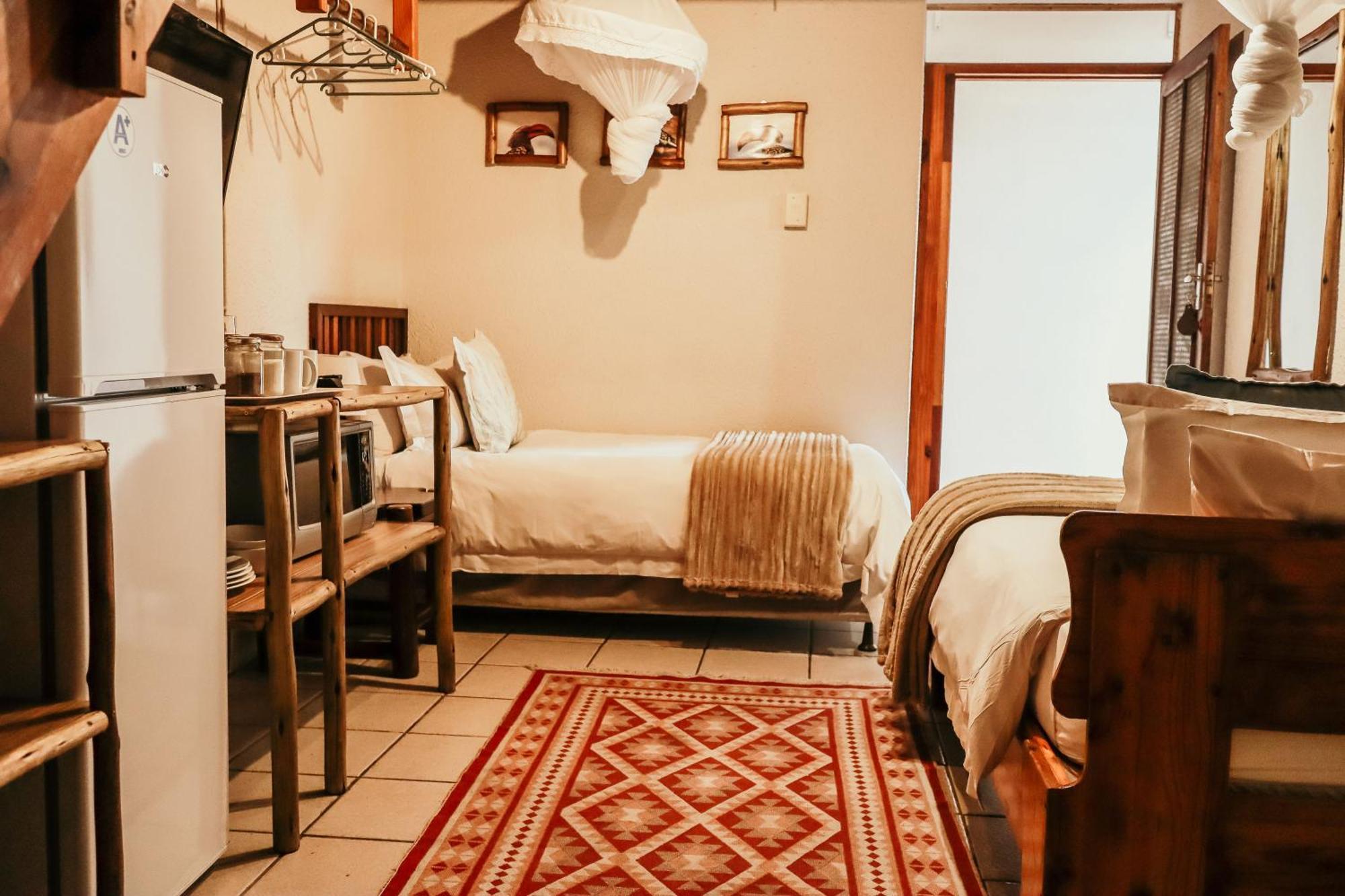 Hotel A Traveller'S Palm Phalaborwa Esterno foto