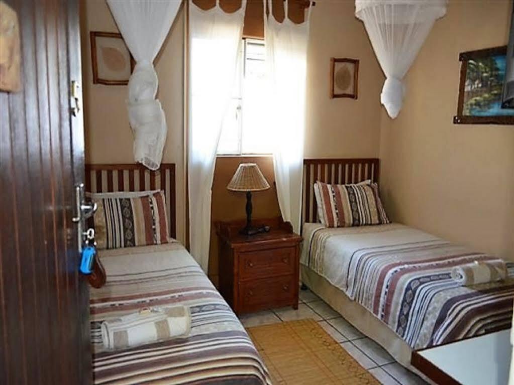 Hotel A Traveller'S Palm Phalaborwa Esterno foto